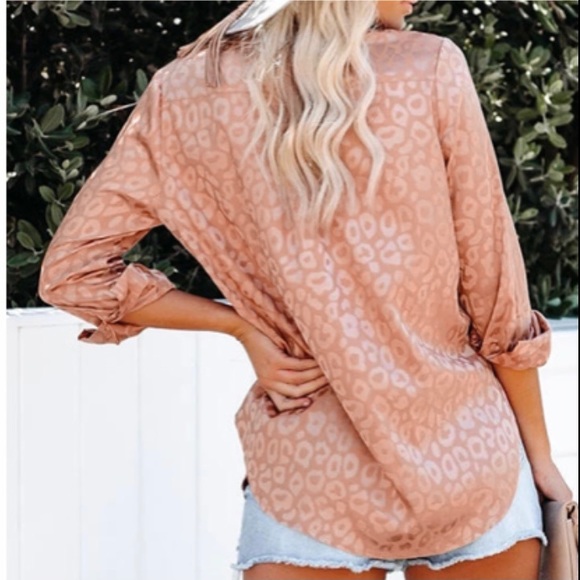 Leopard print long sleeve button down casu… - Picture 2 of 4